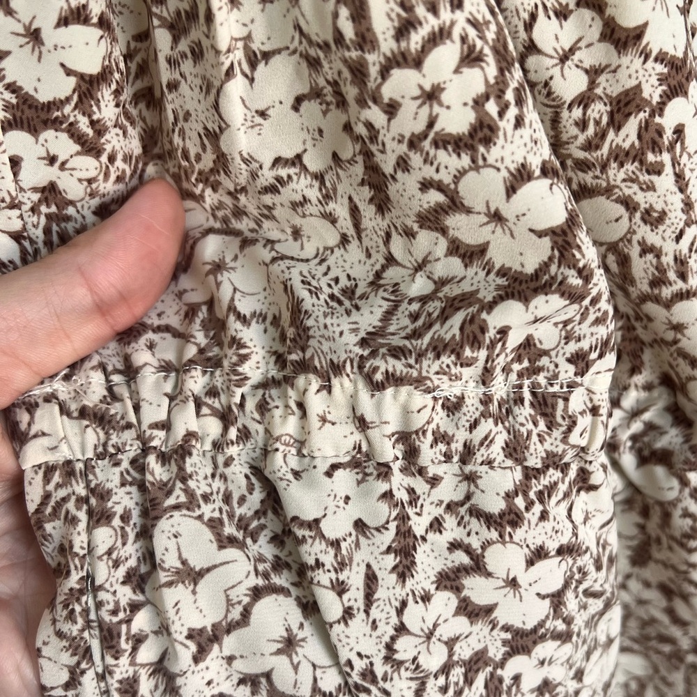 NWOT!!! Carly Jean Los Angeles Floral Smocked Dress Sz. Medium - Picture 3 of 10